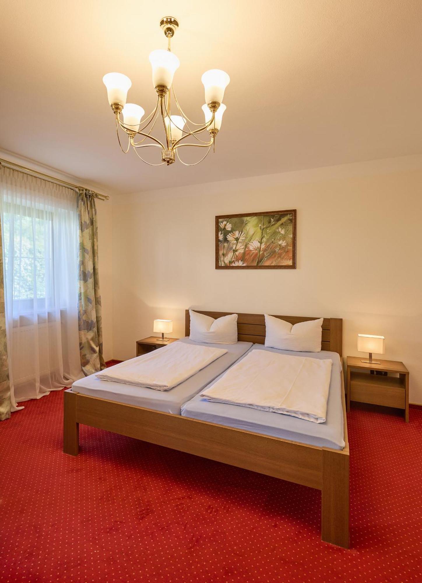 Hotel Garni Demmel Bruckmühl エクステリア 写真