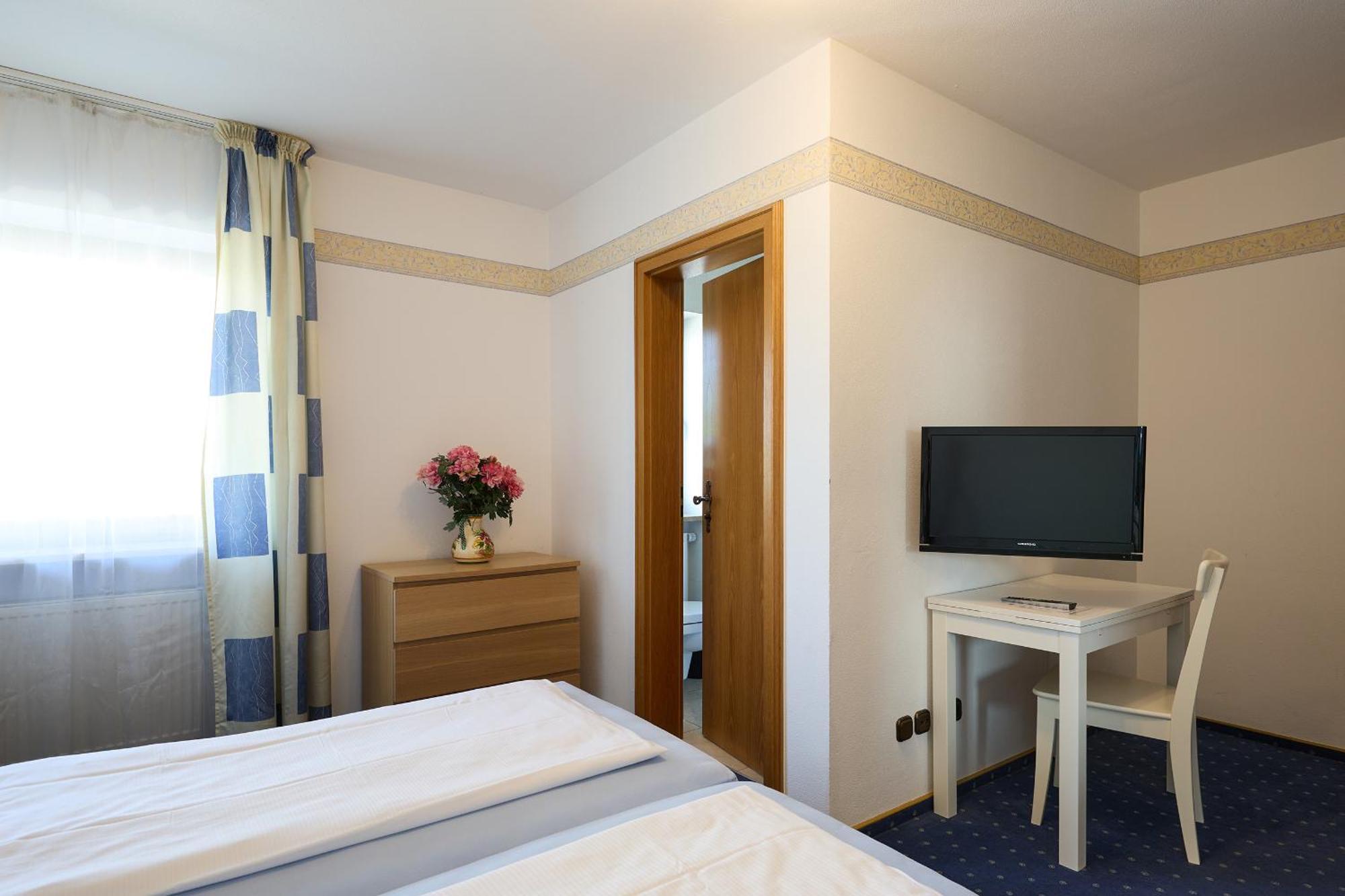 Hotel Garni Demmel Bruckmühl エクステリア 写真
