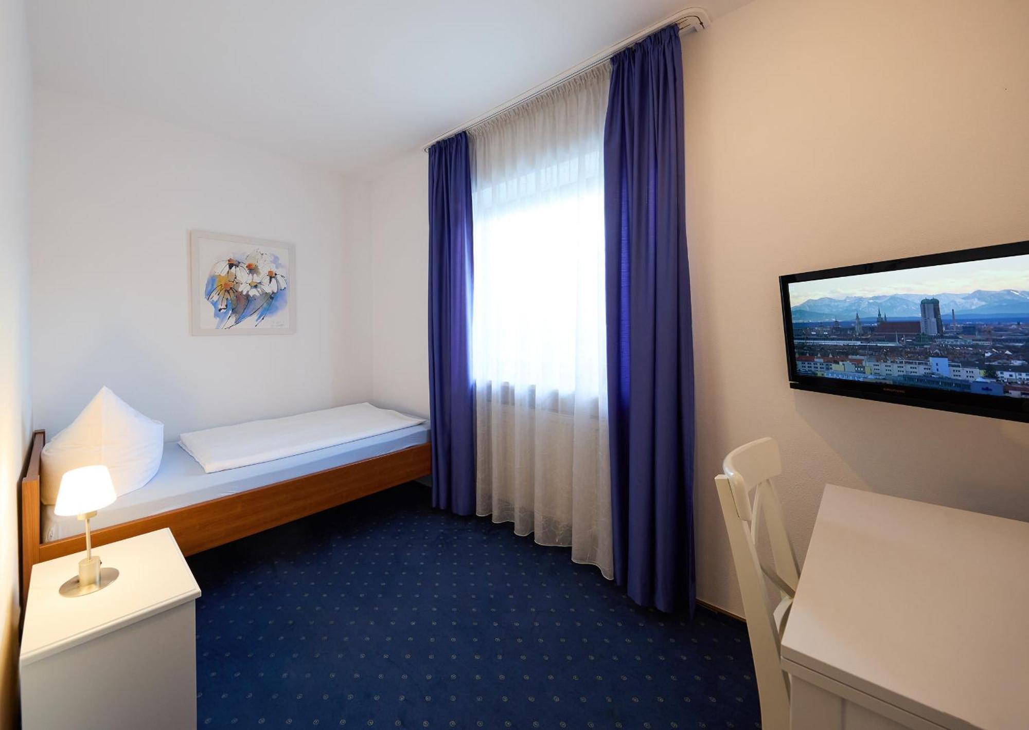 Hotel Garni Demmel Bruckmühl エクステリア 写真